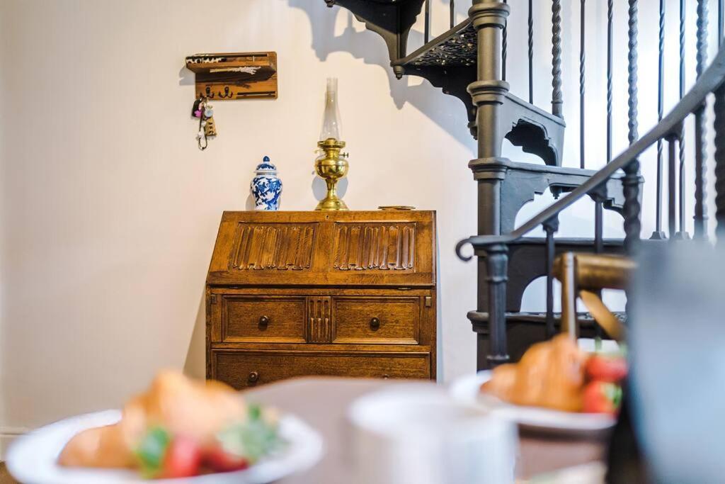 Rustic Chester Cottage Near Shops & Terrace エクステリア 写真