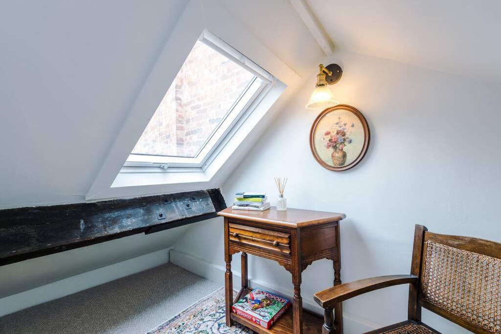 Rustic Chester Cottage Near Shops & Terrace エクステリア 写真